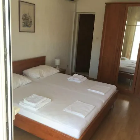 ゲストハウス And Velada フヴァル